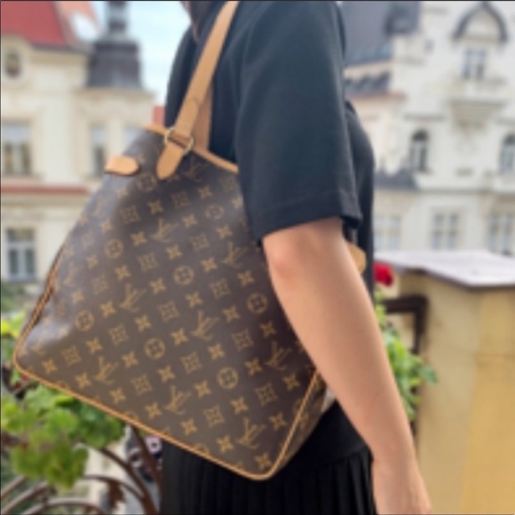Louis Vuitton Handbags - 🍀UNIQUE🍀 Shoulder bag
